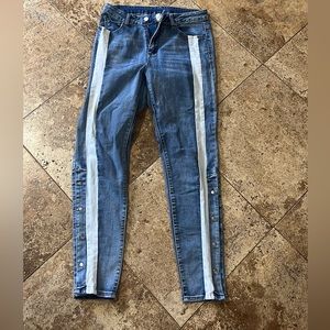 Skinny Jeans with Lower leg Buttons